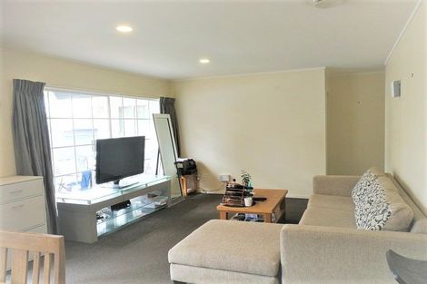 Photo of property in 2/7 Bruce Road, Glenfield, Auckland, 0629