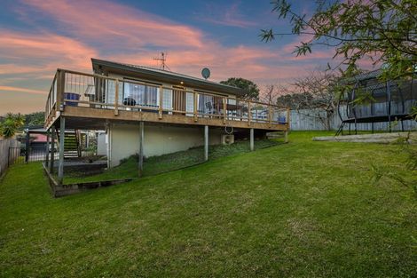 Photo of property in 9 Van Dyke Place, West Harbour, Auckland, 0618