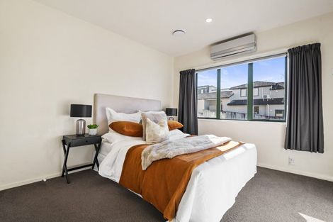 Photo of property in 2/60 Arran Road, Browns Bay, Auckland, 0630