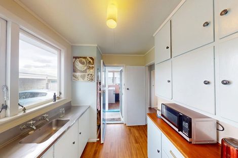 Photo of property in 21 Gibbons Crescent, Castlecliff, Whanganui, 4501