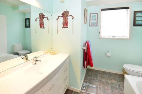 Photo of property in 5 Peterhouse Place, West Harbour, Auckland, 0618