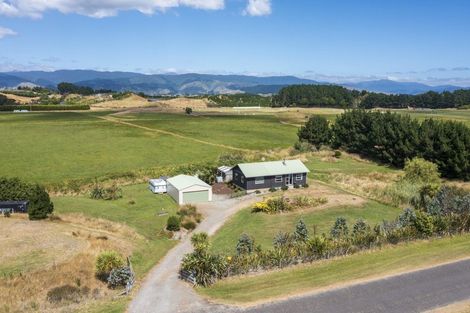 Photo of property in 75 Strathnaver Drive, Waikawa Beach, Levin, 5573