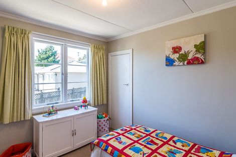 Photo of property in 36 Horokiwi Road West, Newlands, Wellington, 6037