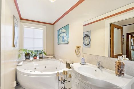 Photo of property in 11 Guildford Terrace, Thorndon, Wellington, 6011