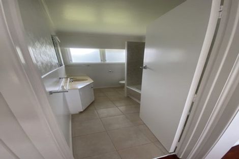 Photo of property in 2/38 Holland Road, Hillcrest, Auckland, 0627