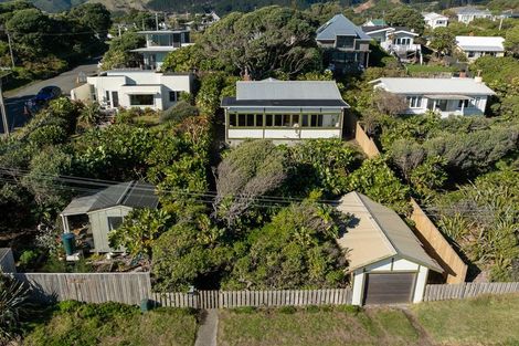 Photo of property in 134 The Parade, Paekakariki, 5034