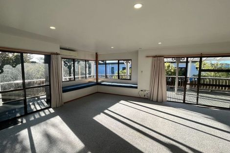 Photo of property in 28 Pohutukawa Avenue, Red Beach, 0932