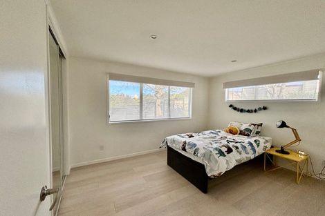 Photo of property in 2 Trias Road, Totara Vale, Auckland, 0629