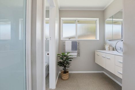 Photo of property in 4 Loreto Place, Hornby, Christchurch, 8042
