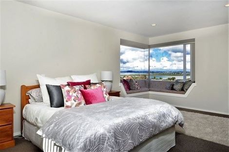Photo of property in 1 Glucina Avenue, West Harbour, Auckland, 0618