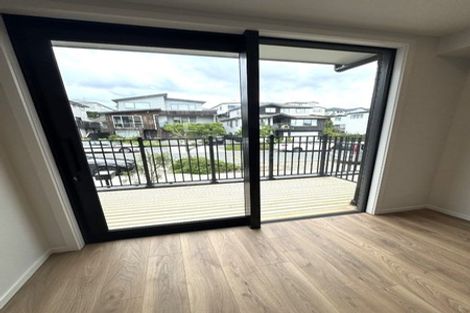 Photo of property in 9/19 Windlass Street, Long Bay, Auckland, 0630