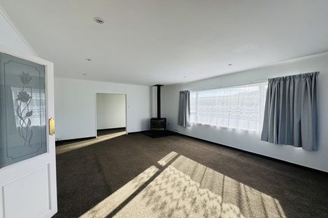Photo of property in 5 Lincoln Grove, Wainuiomata, Lower Hutt, 5014