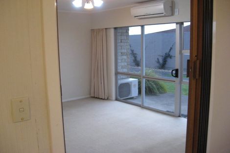 Photo of property in 26 Manu Crescent, Upper Vogeltown, New Plymouth, 4310