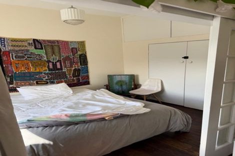Photo of property in 68 Oriental Parade, Oriental Bay, Wellington, 6011