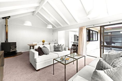 Photo of property in 1/125 Te Mata Road, Havelock North, 4130