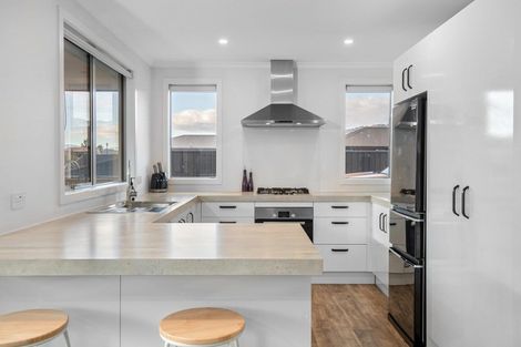 Photo of property in 72 Stratford Drive, Mount Pisa, Cromwell, 9383