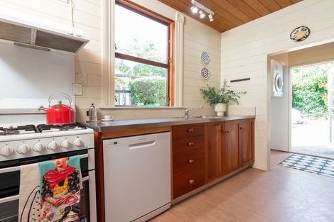 Photo of property in 16 Caroline Street, Mount Victoria, Wellington, 6011