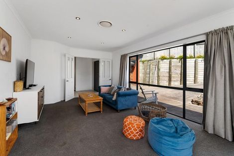 Photo of property in 7 Lambert Way, Paraparaumu, 5032