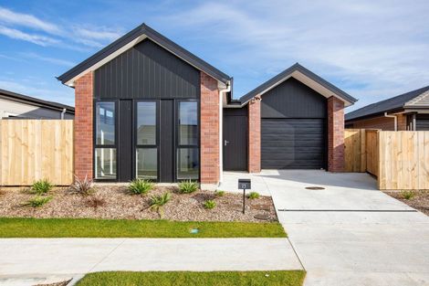 Photo of property in 23 Waruhia Crescent, Rototuna North, 3281