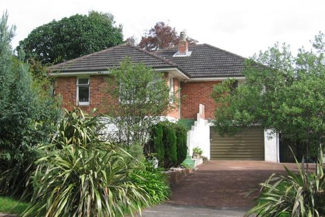 Photo of property in 1/19 Derwent Crescent, Titirangi, Auckland, 0604