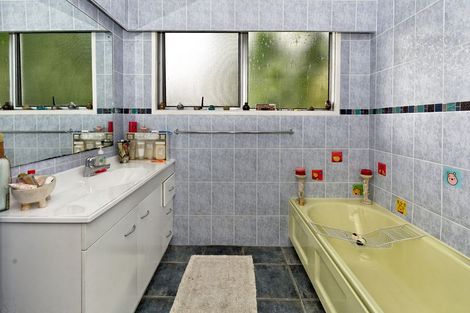 Photo of property in 112 Vodanovich Road, Te Atatu South, Auckland, 0610