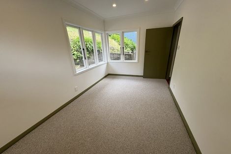 Photo of property in 71 Seatoun Heights Road, Seatoun, Wellington, 6022