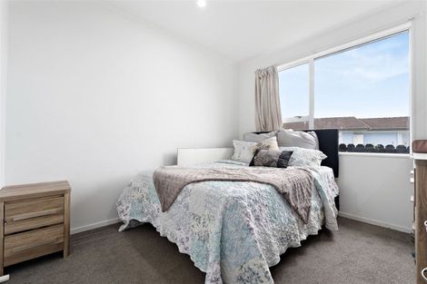 Photo of property in 2/13 Etherton Drive, Weymouth, Auckland, 2103