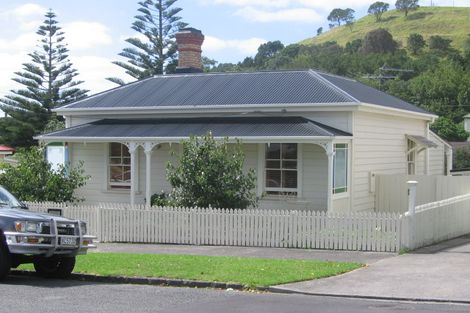 Photo of property in 10 Owens Road, Devonport, Auckland, 0624