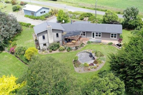 Photo of property in 374 Mangaone Road, Halcombe, Feilding, 4779