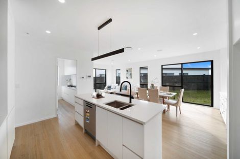 Photo of property in 9 Korowhiti Road, Clarks Beach, 2122