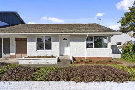 Photo of property in 2/4 Farnham Place, Ilam, Christchurch, 8041