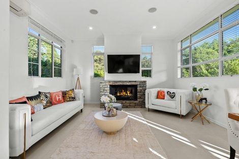 Photo of property in 16 Michael Bosher Way, Flat Bush, Auckland, 2019