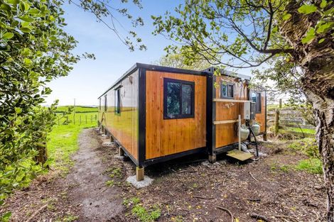 Photo of property in 150 Wirihana Road, Hawera, 4674