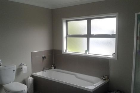 Photo of property in 82a Kirton Drive, Riverstone Terraces, Upper Hutt, 5018