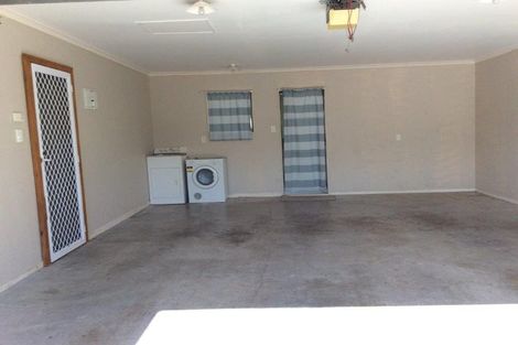 Photo of property in 2 Baltic Place, Goodwood Heights, Auckland, 2105