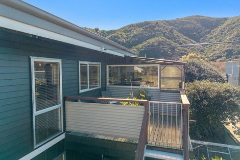 Photo of property in 14 Beach Road, Waikawa, Picton, 7220
