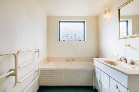 Photo of property in 68 Chedworth Avenue, Chedworth, Hamilton, 3210