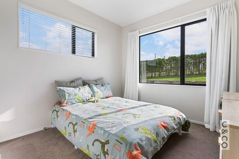 Photo of property in 5 Byron Drury Way, Riverhead, 0820