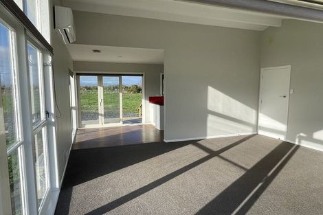 Photo of property in 32 Canal Road West, Waitakaruru, Ngatea, 3576