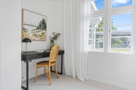 Photo of property in 115 Sunnyside Road, Sunnyvale, Auckland, 0612