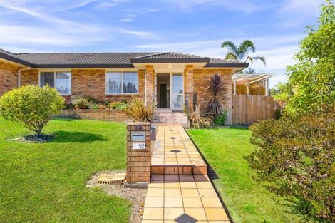 Photo of property in 28 View Ridge Drive, Ranui, Auckland, 0612