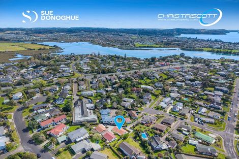 Photo of property in 12a Eagle Place, Red Beach, 0932