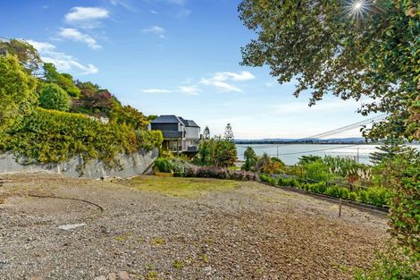 Photo of property in 2/4 The Brae, Mount Pleasant, Christchurch, 8081