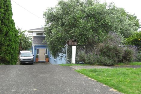 Photo of property in 4 Kiekie Road, Mangere Bridge, Auckland, 2022