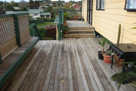 Photo of property in 1/4 Elizabeth Drive, West Harbour, Auckland, 0618