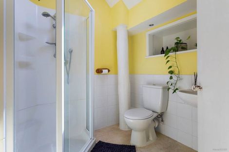 Photo of property in 1/17 Sandown Road, Rothesay Bay, Auckland, 0630