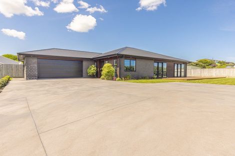 Photo of property in 5 Golf Vue Place, Castlecliff, Whanganui, 4501