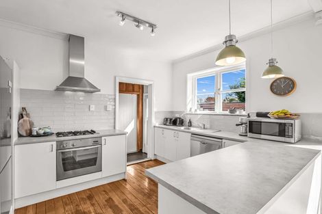 Photo of property in 121 Selwyn Street, Somerfield, Christchurch, 8024