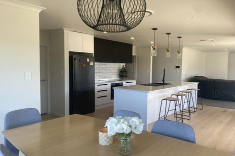 Photo of property in 21 Saint Michael Crescent, One Tree Point, 0118