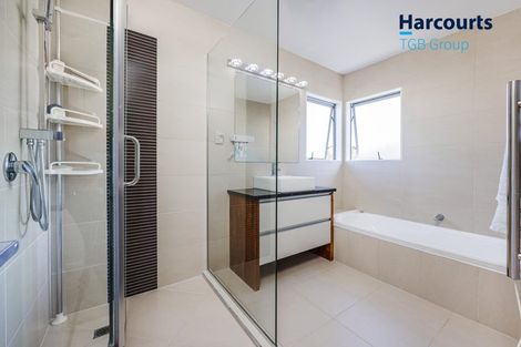 Photo of property in 2 Beatrice Place, Flat Bush, Auckland, 2016